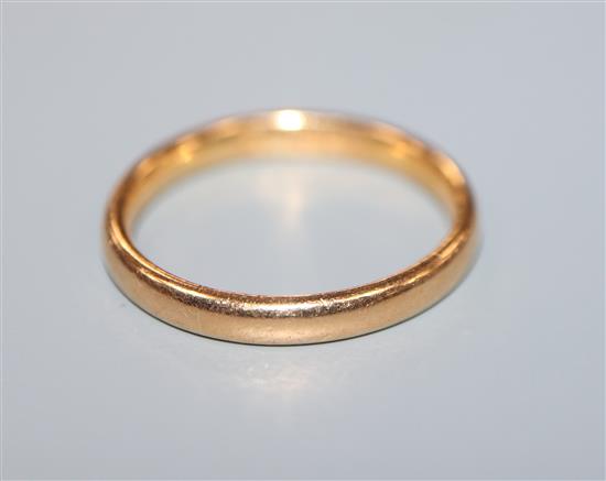 A 22ct yellow gold wedding ring,